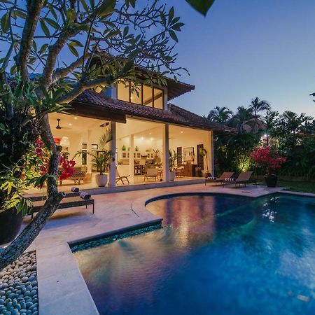 Villa Eight Seminyak  Ngoại thất bức ảnh